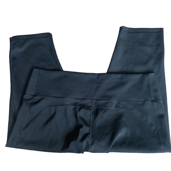 Women’s adidas black capris NEW! 2XL - Picture 2 of 6